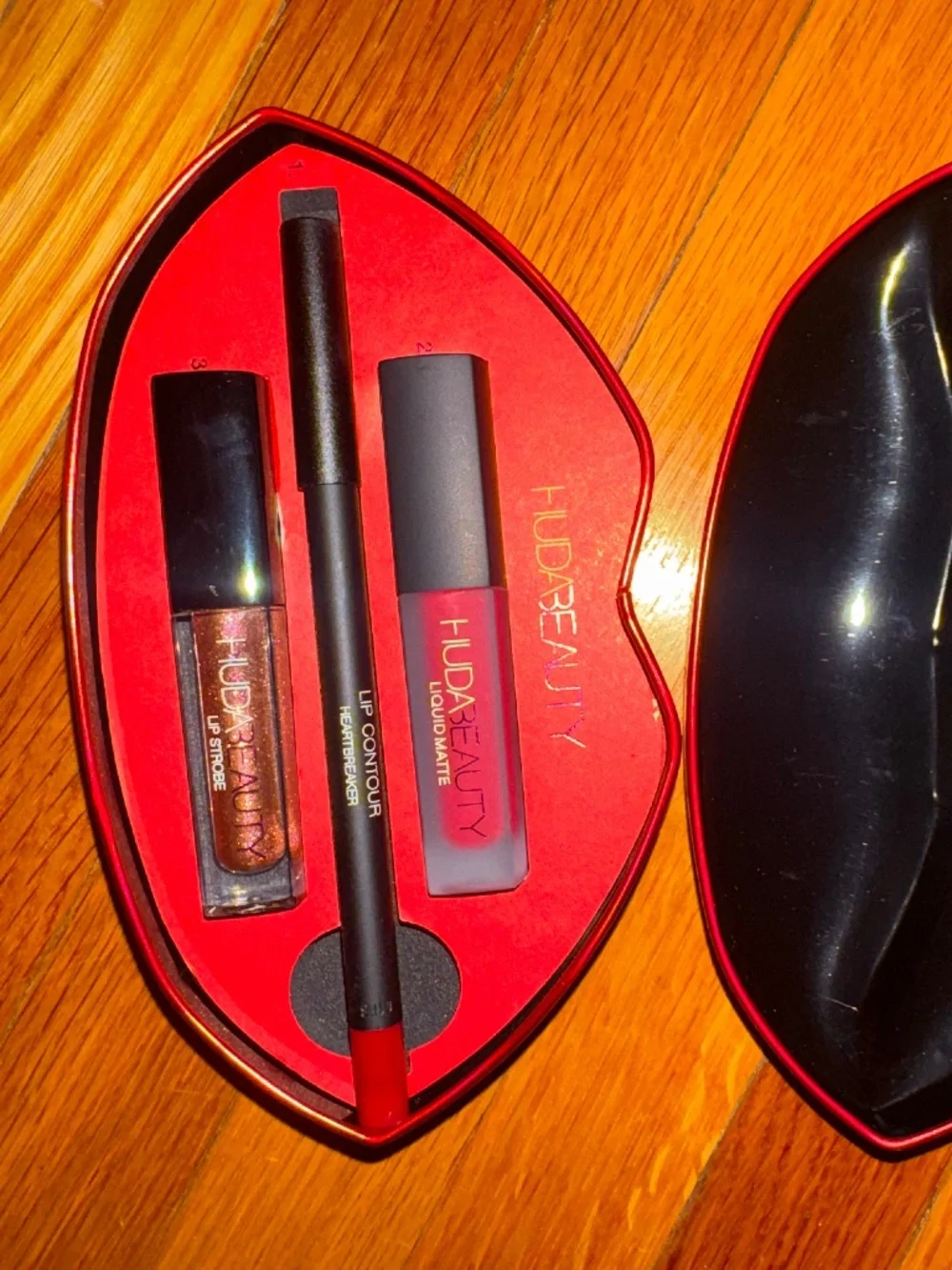 HUDA beauty lip set